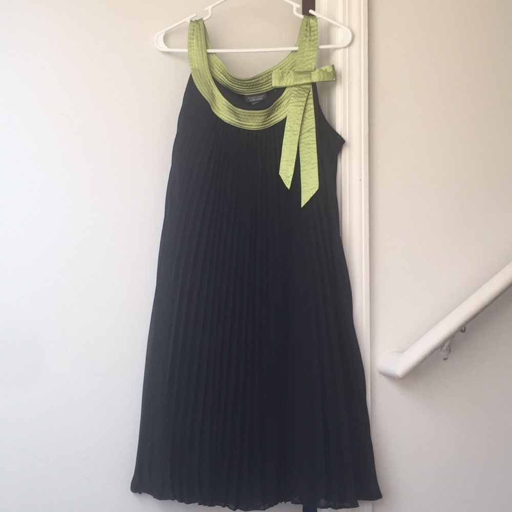 Easy breezy black pleated dress